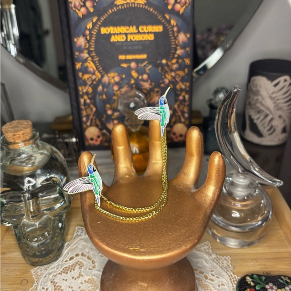 Hummingbird Lapel Chain - Picture 3 of 6